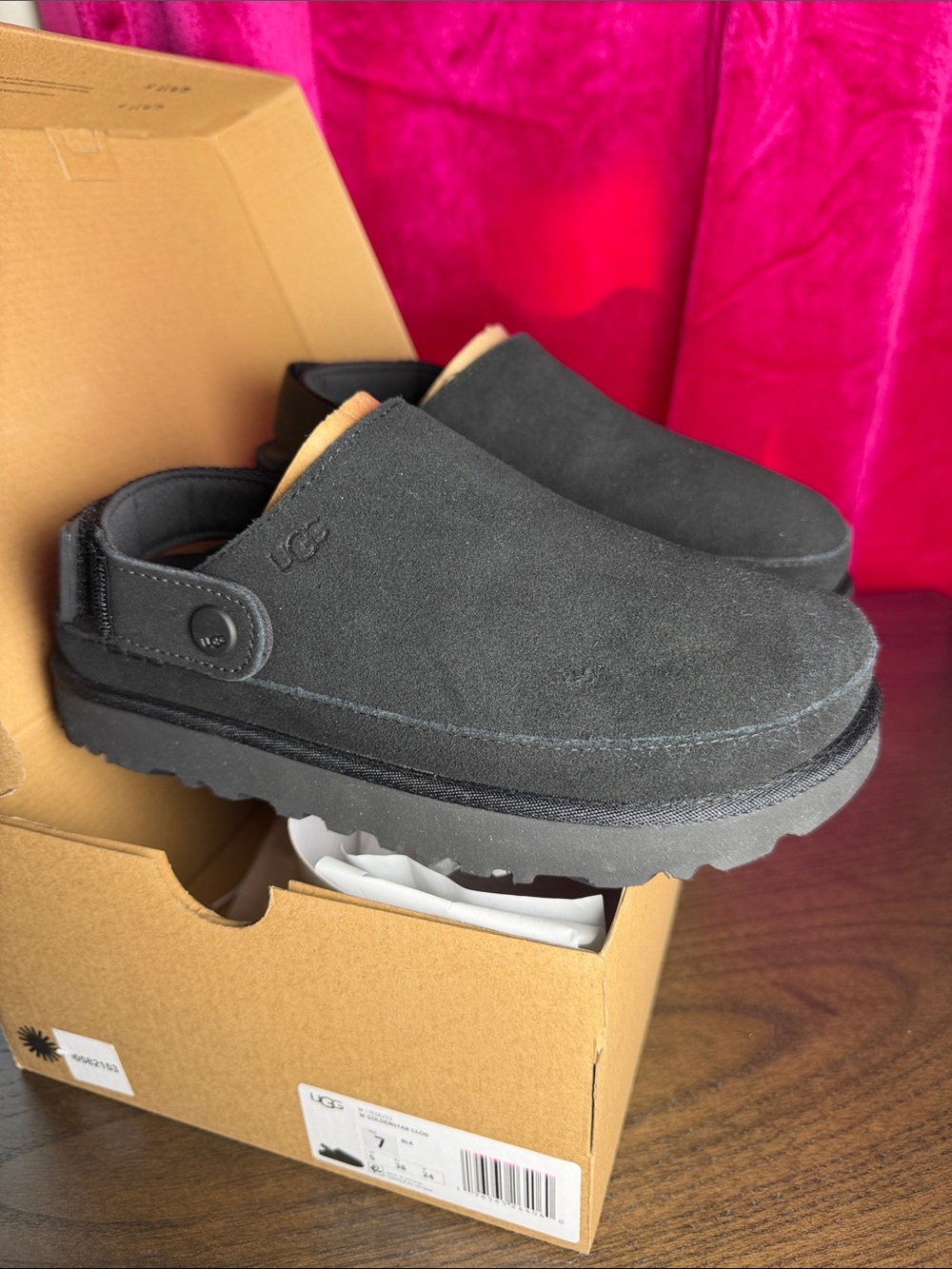 UGG W Goldenstar Clog Black NWT women’s size 7 comfy warm winter - Picture 3 of 7